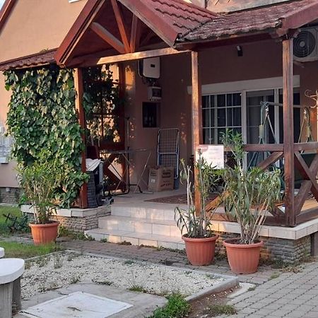 Lelle Lelke Apartmanhaz Apartment Balatonlelle Exterior photo