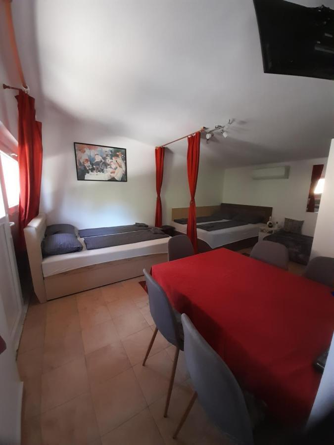 Lelle Lelke Apartmanhaz Apartment Balatonlelle Exterior photo