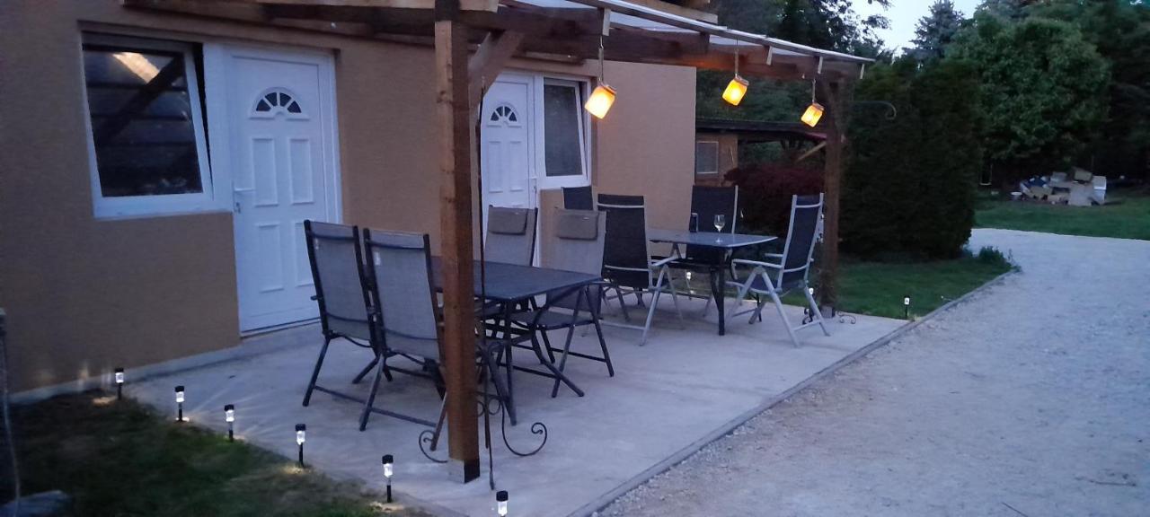 Lelle Lelke Apartmanhaz Apartment Balatonlelle Exterior photo