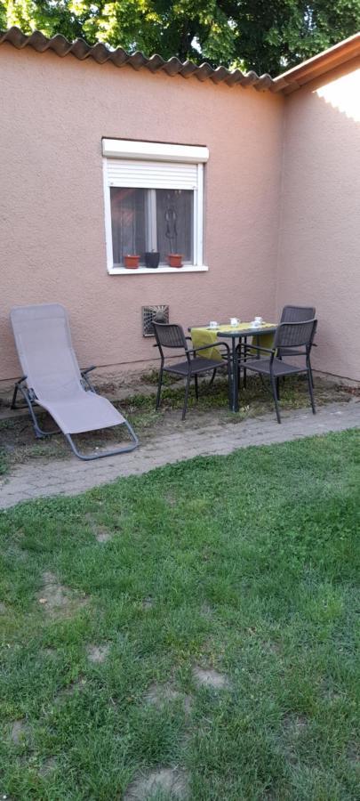 Lelle Lelke Apartmanhaz Apartment Balatonlelle Exterior photo