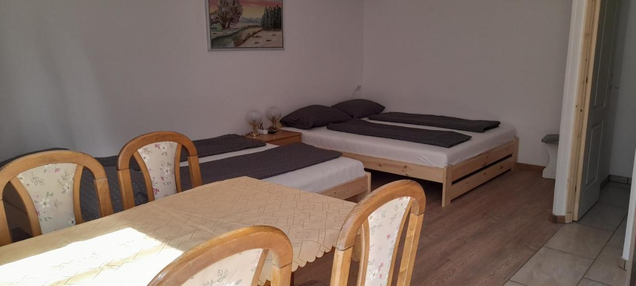 Lelle Lelke Apartmanhaz Apartment Balatonlelle Exterior photo