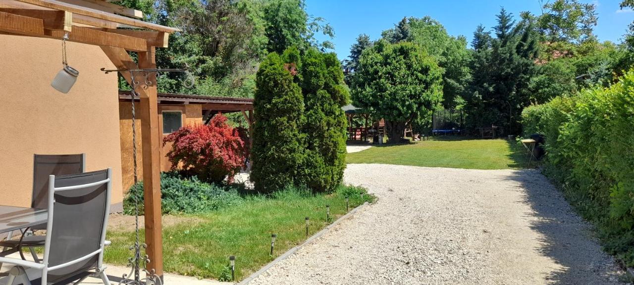 Lelle Lelke Apartmanhaz Apartment Balatonlelle Exterior photo